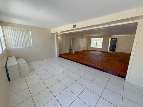 2250 NW 27th Street Oakland Park FL 33311