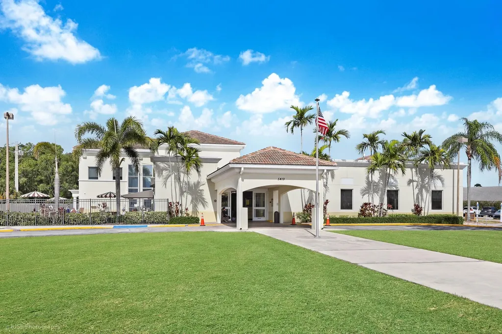 94 Hastings F West Palm Beach FL 33417