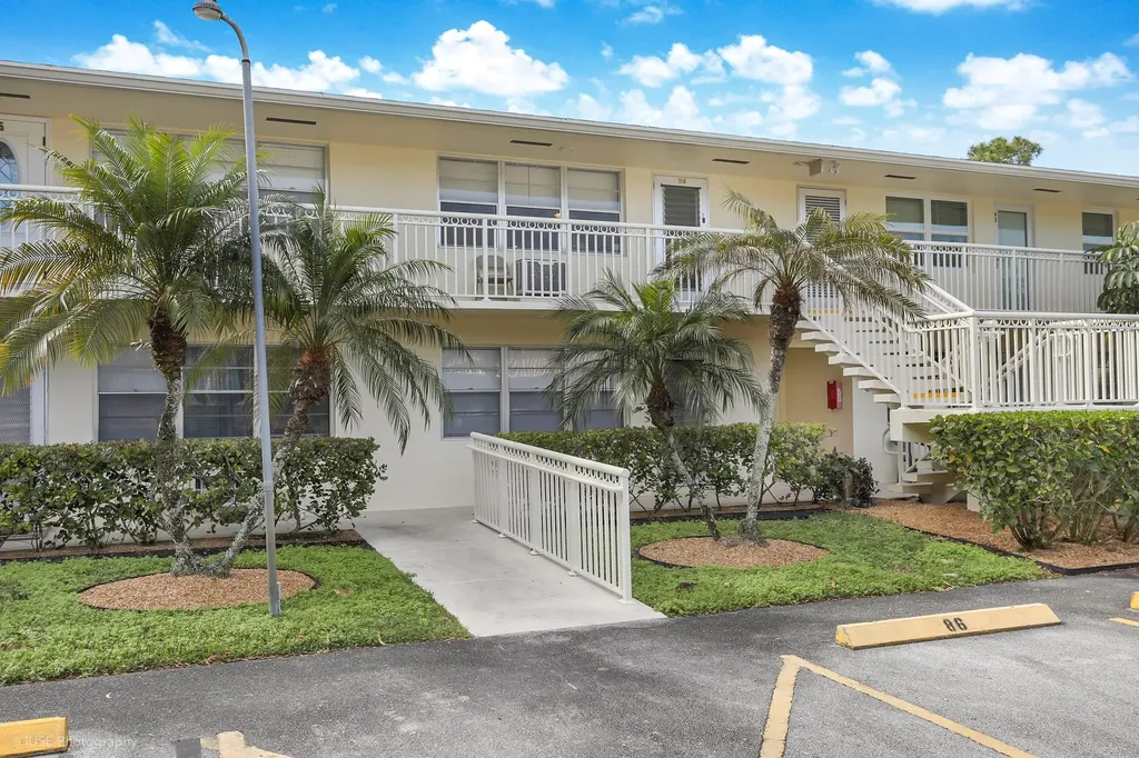 94 Hastings F West Palm Beach FL 33417