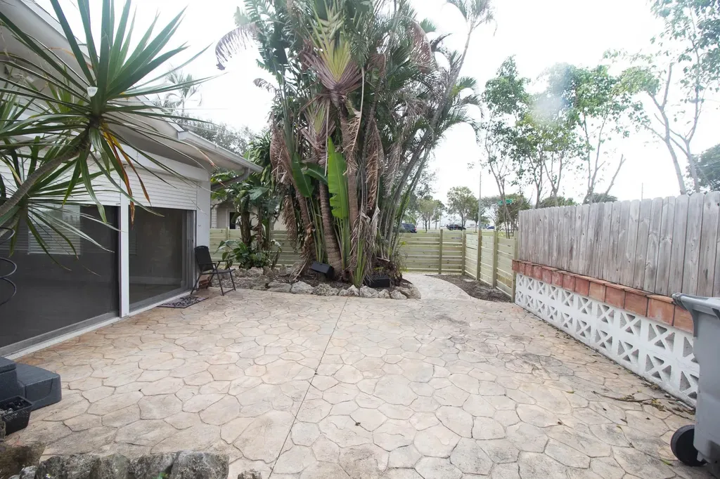 909 NE 12th Avenue Pompano Beach FL 33060