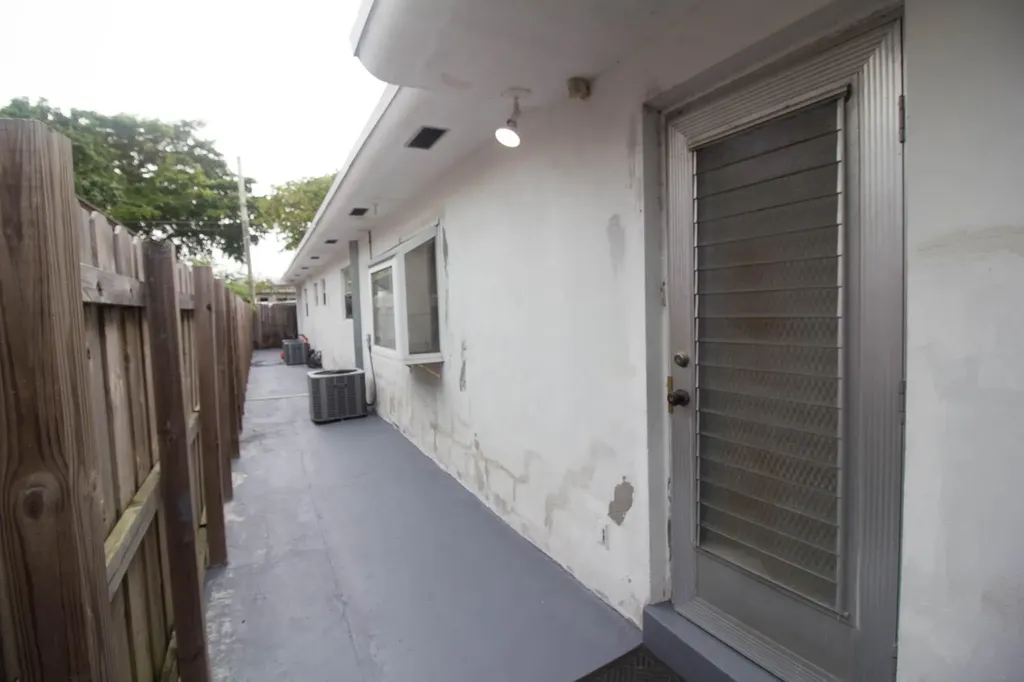 909 NE 12th Avenue Pompano Beach FL 33060