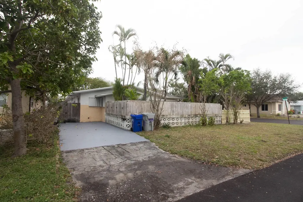 909 NE 12th Avenue Pompano Beach FL 33060