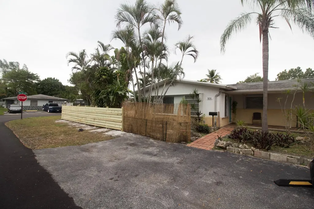 909 NE 12th Avenue Pompano Beach FL 33060