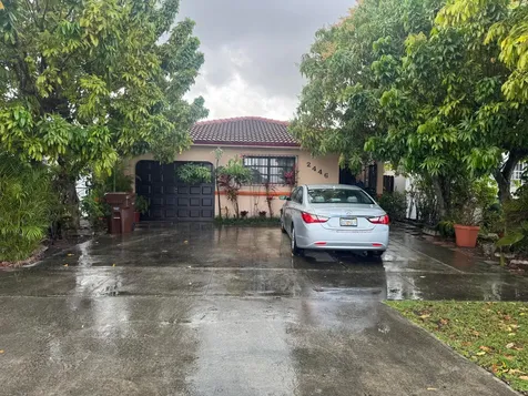 2446 W 70th Place Hialeah FL 33016