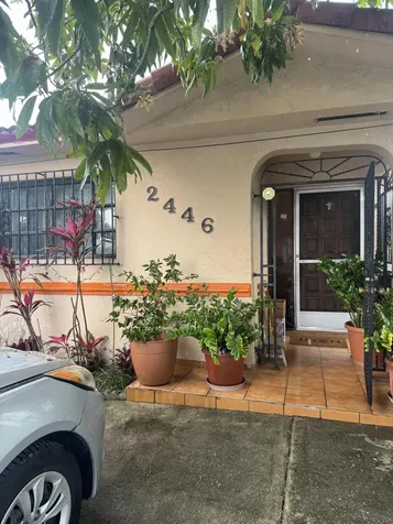 2446 W 70th Place Hialeah FL 33016