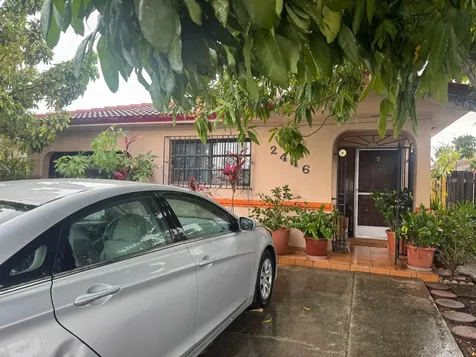 2446 W 70th Place Hialeah FL 33016