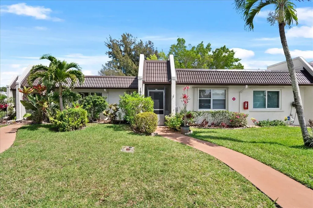 162 Lake Susan Lane West Palm Beach FL 33411