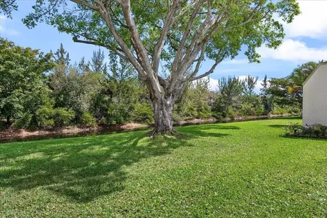 162 Lake Susan Lane West Palm Beach FL 33411