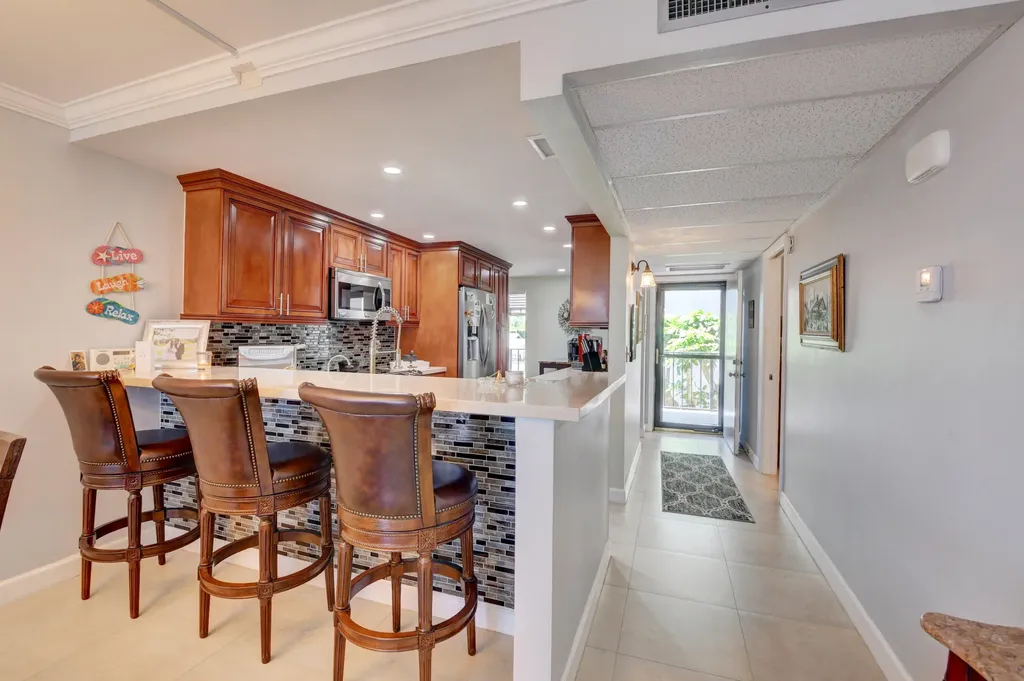 19 Royal Palm Way Boca Raton FL 33432