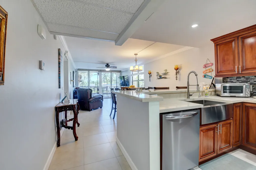 19 Royal Palm Way Boca Raton FL 33432