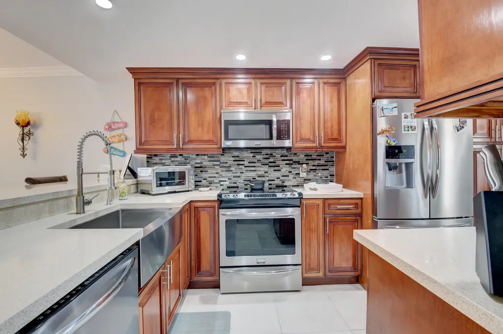 19 Royal Palm Way Boca Raton FL 33432