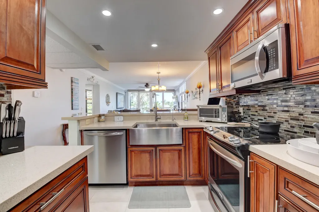 19 Royal Palm Way Boca Raton FL 33432