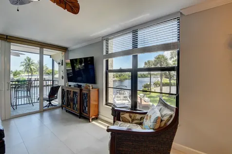 19 Royal Palm Way Boca Raton FL 33432