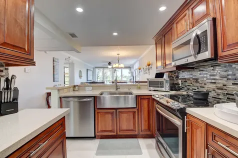 19 Royal Palm Way Boca Raton FL 33432