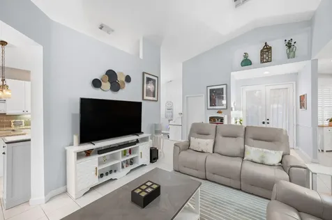 577 SW Saint Kitts Cove Port St Lucie FL 34986