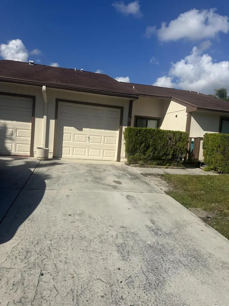 27 Kensington Lane Boynton Beach FL 33426