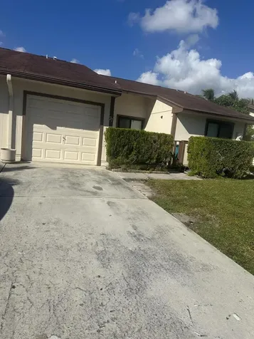 27 Kensington Lane Boynton Beach FL 33426