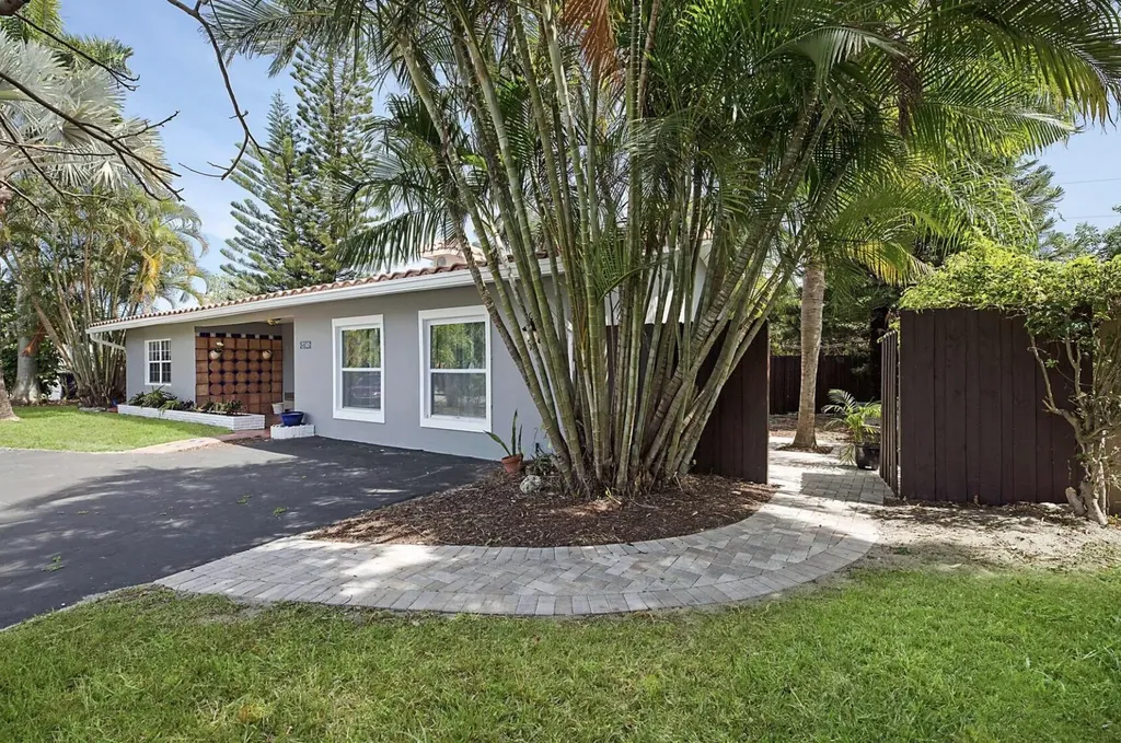 2740 SE 1st Court Pompano Beach FL 33062