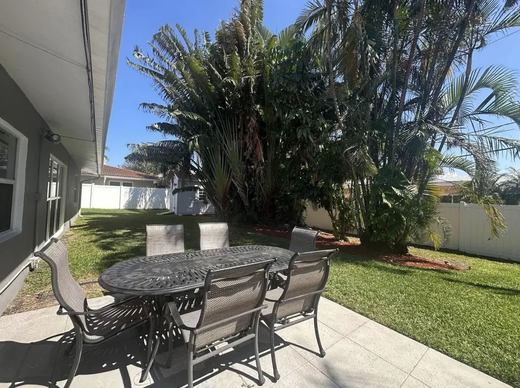 2740 SE 1st Court Pompano Beach FL 33062