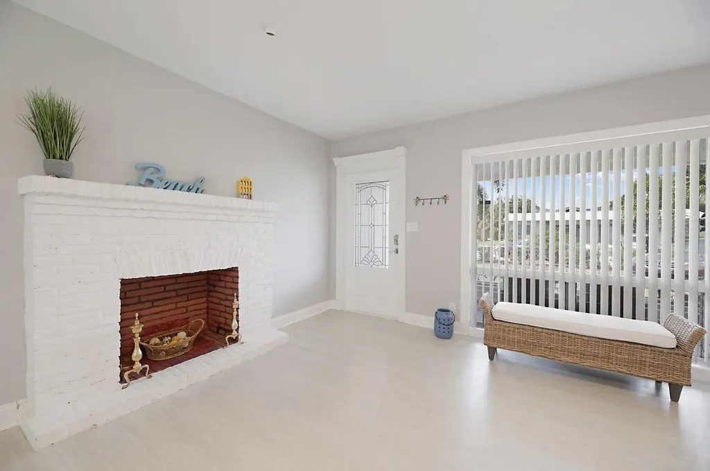 2740 SE 1st Court Pompano Beach FL 33062