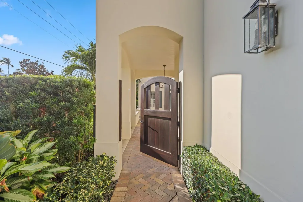 1028 Bay Street Delray Beach FL 33483