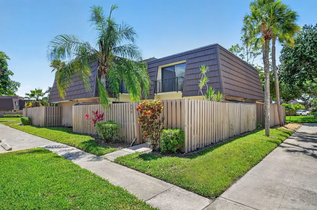904 9th Court Palm Beach Gardens FL 33410