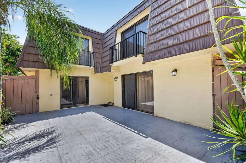 904 9th Court Palm Beach Gardens FL 33410
