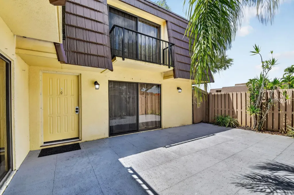 904 9th Court Palm Beach Gardens FL 33410
