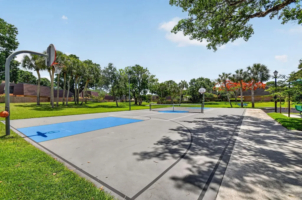 904 9th Court Palm Beach Gardens FL 33410