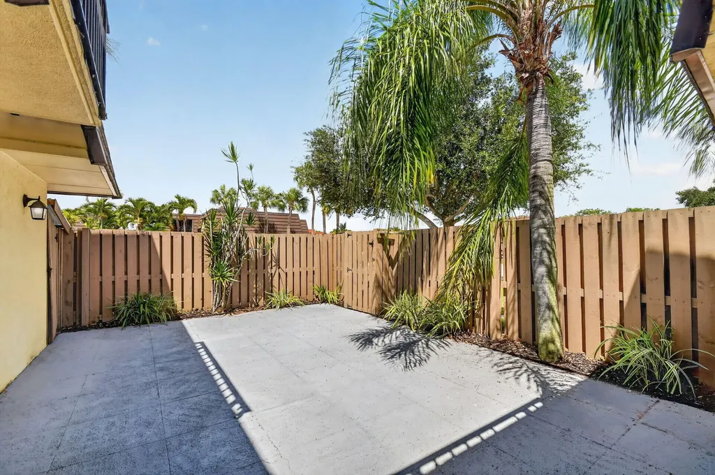904 9th Court Palm Beach Gardens FL 33410
