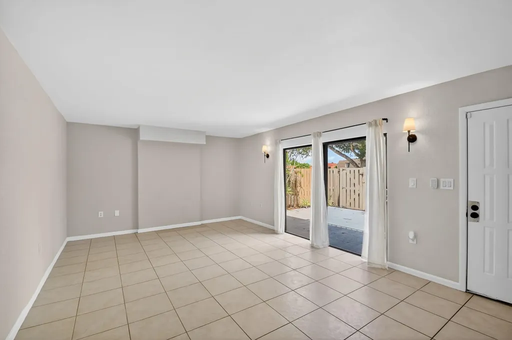 904 9th Court Palm Beach Gardens FL 33410