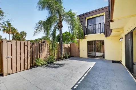 904 9th Court Palm Beach Gardens FL 33410