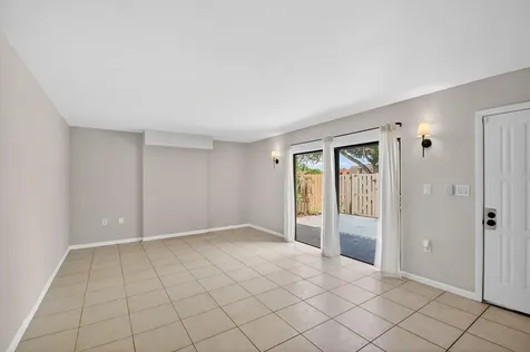 904 9th Court Palm Beach Gardens FL 33410