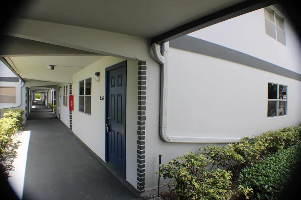 638 Saxony N Delray Beach FL 33446