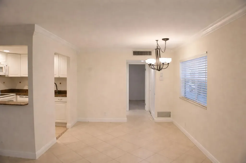 638 Saxony N Delray Beach FL 33446