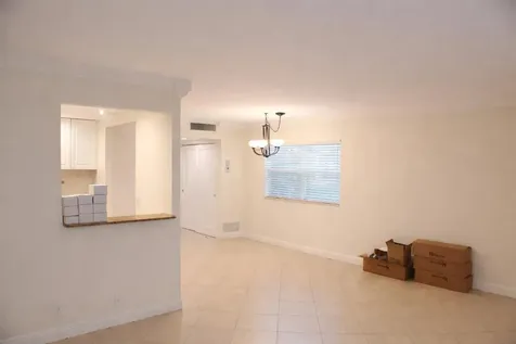 638 Saxony N Delray Beach FL 33446