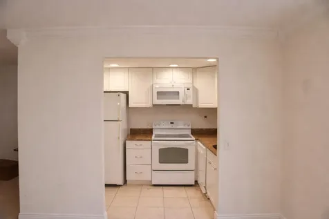 638 Saxony N Delray Beach FL 33446
