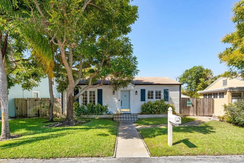 215 S Palmway Lake Worth Beach FL 33460