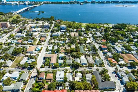 215 S Palmway Lake Worth Beach FL 33460
