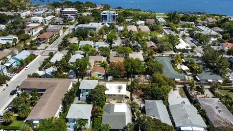 215 S Palmway Lake Worth Beach FL 33460