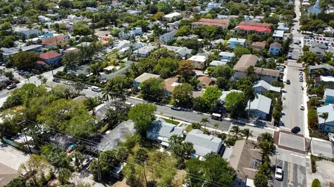 215 S Palmway Lake Worth Beach FL 33460