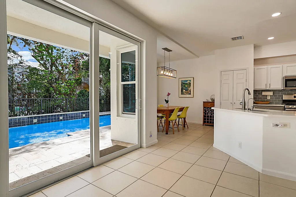 458 Woodview Circle Palm Beach Gardens FL 33418
