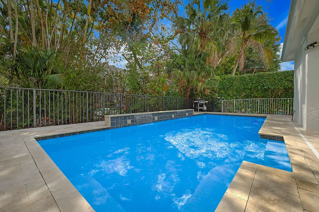 458 Woodview Circle Palm Beach Gardens FL 33418