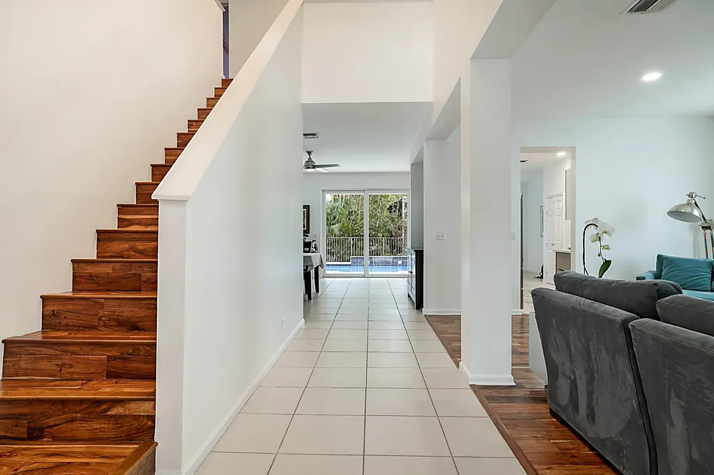 458 Woodview Circle Palm Beach Gardens FL 33418