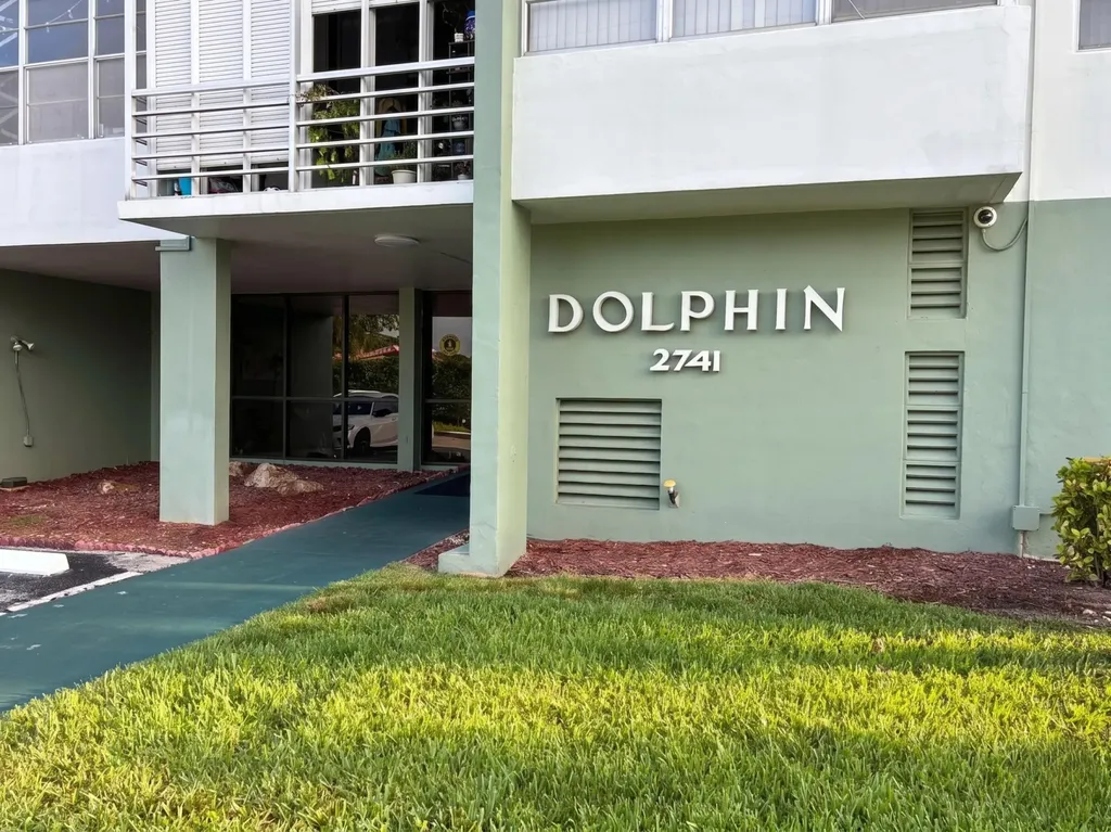 2741 Taft Street Hollywood FL 33020