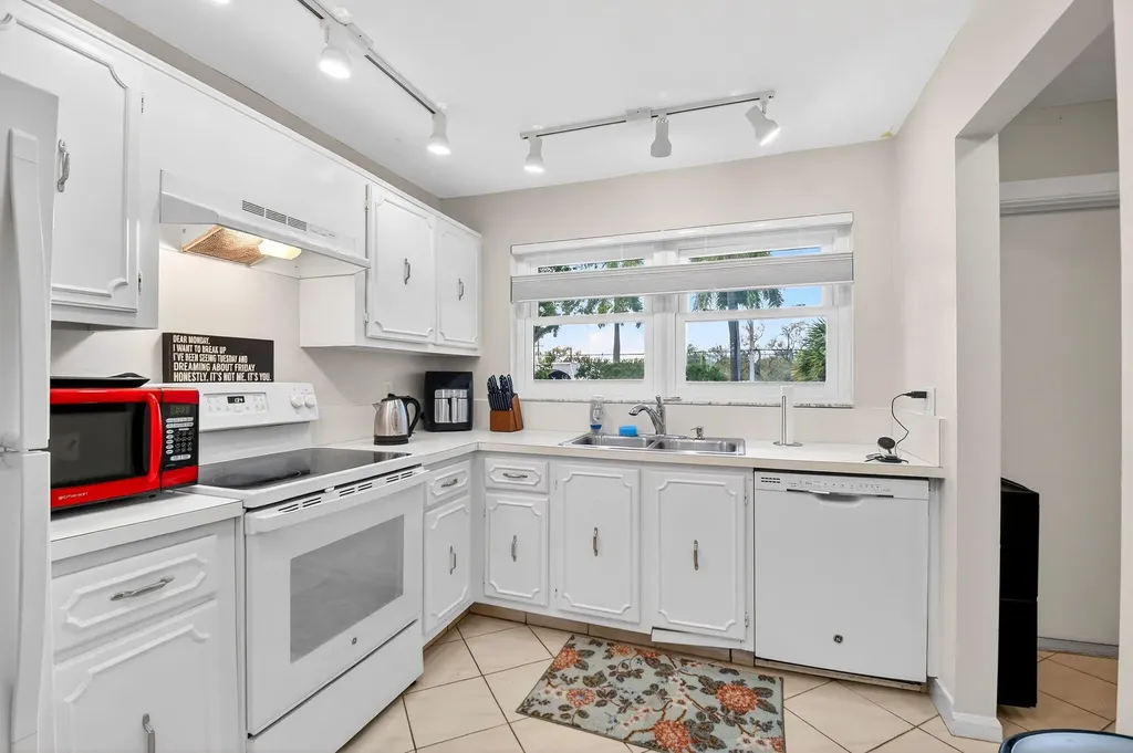 2010 S Federal Highway Boynton Beach FL 33435