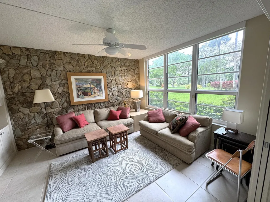625 Oaks Drive Pompano Beach FL 33069