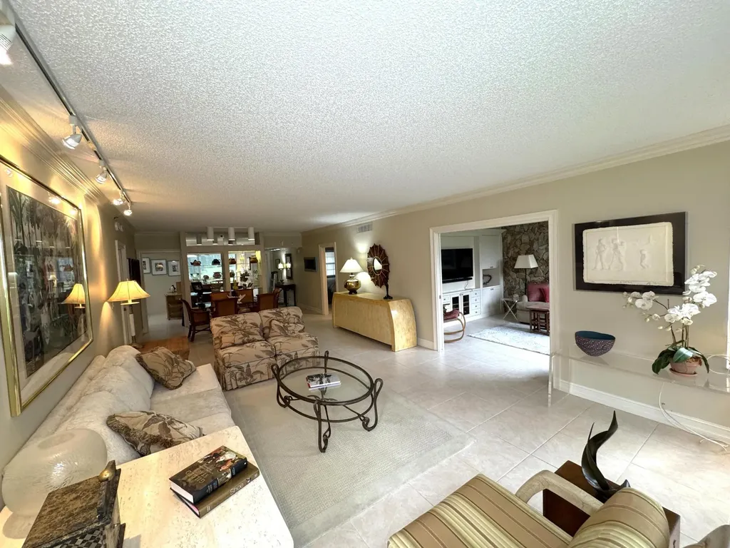 625 Oaks Drive Pompano Beach FL 33069