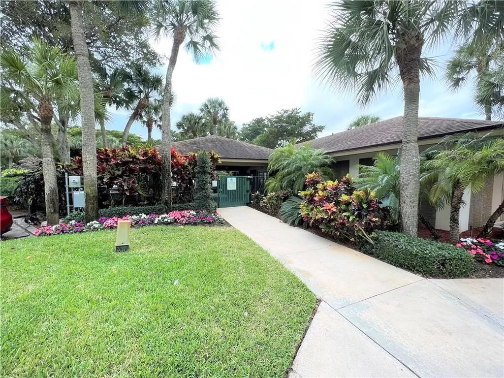 625 Oaks Drive Pompano Beach FL 33069