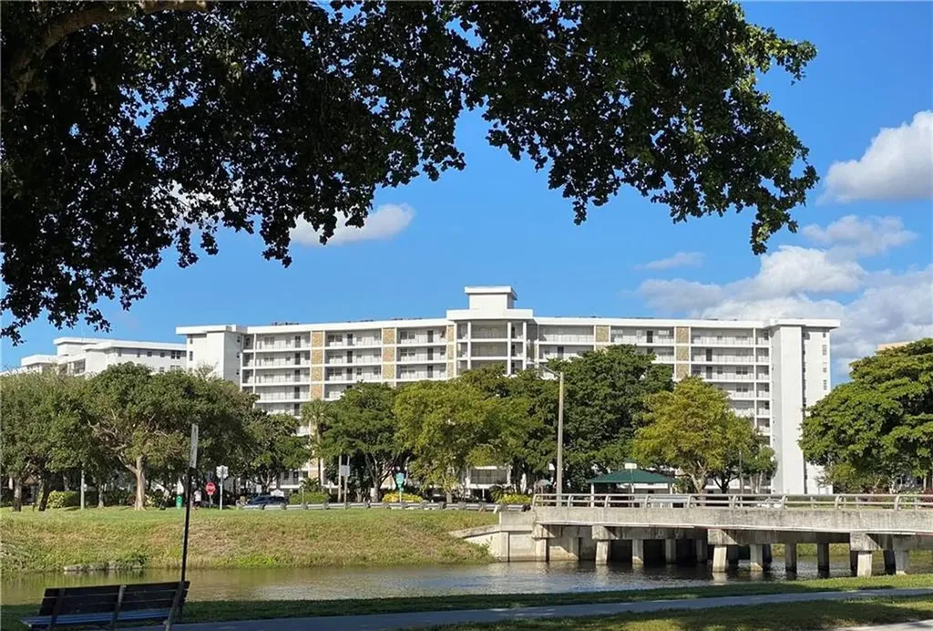 625 Oaks Drive Pompano Beach FL 33069